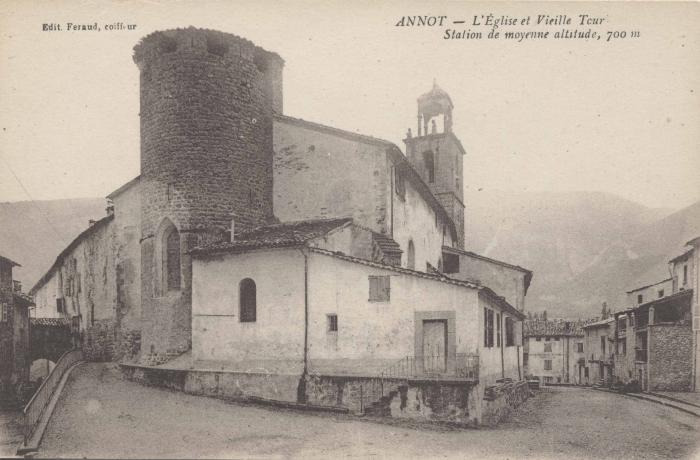 Annot - L'église et Vieille Tour - Station de moyenne altitude, 700 m
