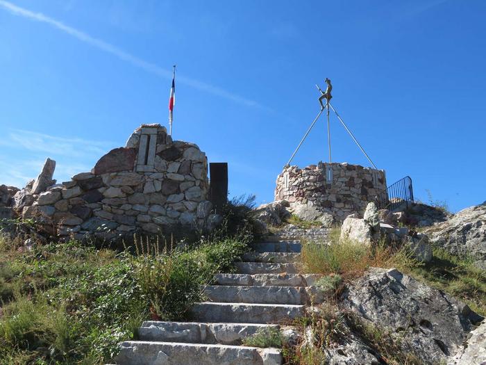 Vestige du château de Roure, cliché Philippe Thomassin, Roudoule.