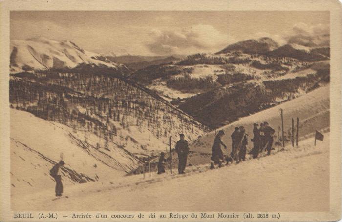 Beuil (A.-M.) Arrivée d'un concours de ski au refuge du Mont Mounier (alt. 2818 m)